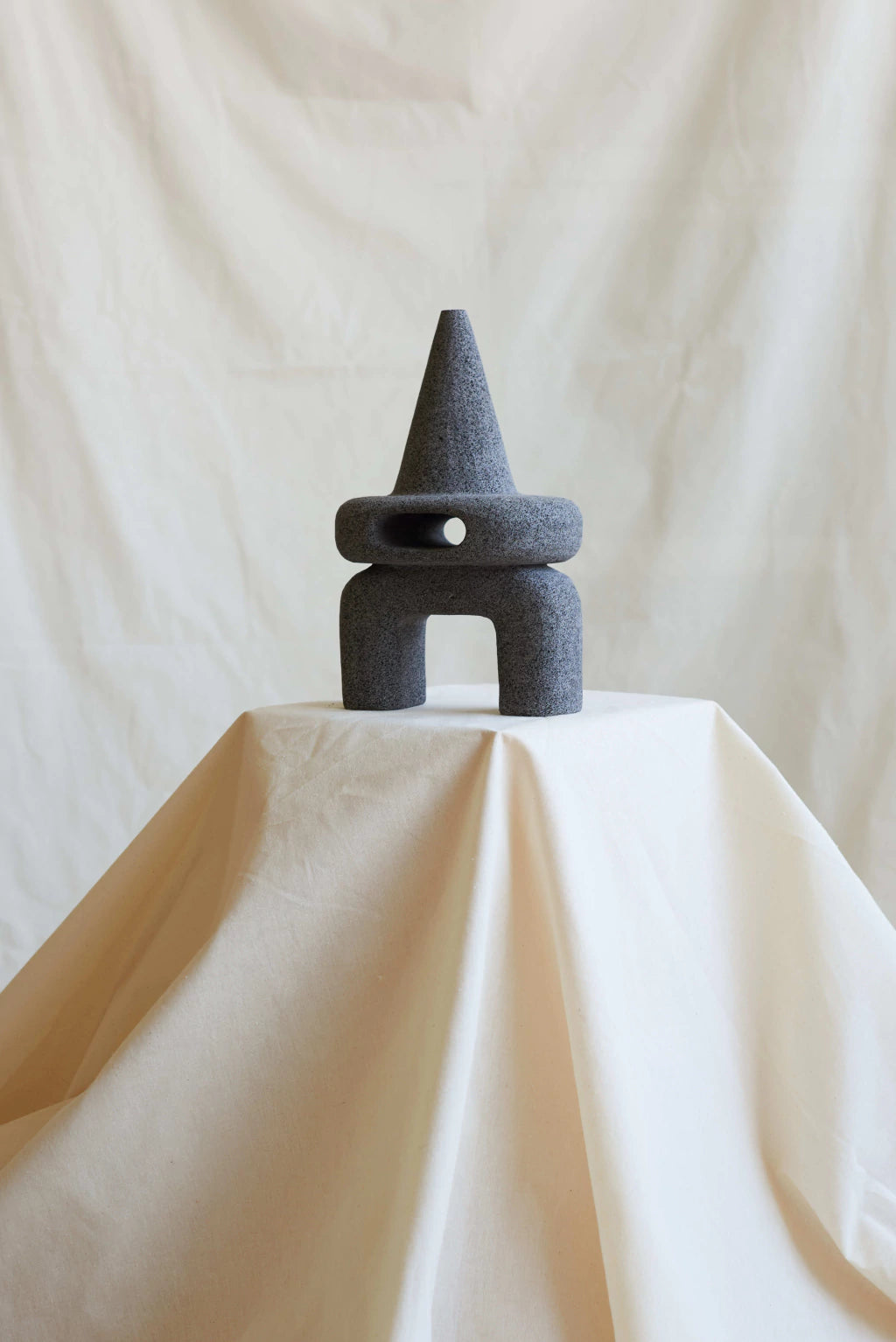 Artefacto Volcanic Rock LS 04 (Porous Rock Statue)